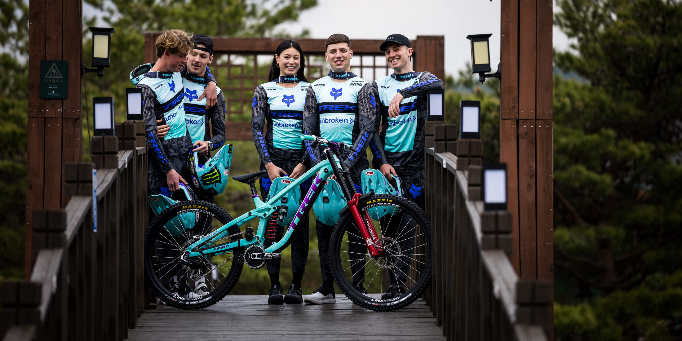 Trek-Unbroken DH rolls into Korea with fresh kits and Sessions
