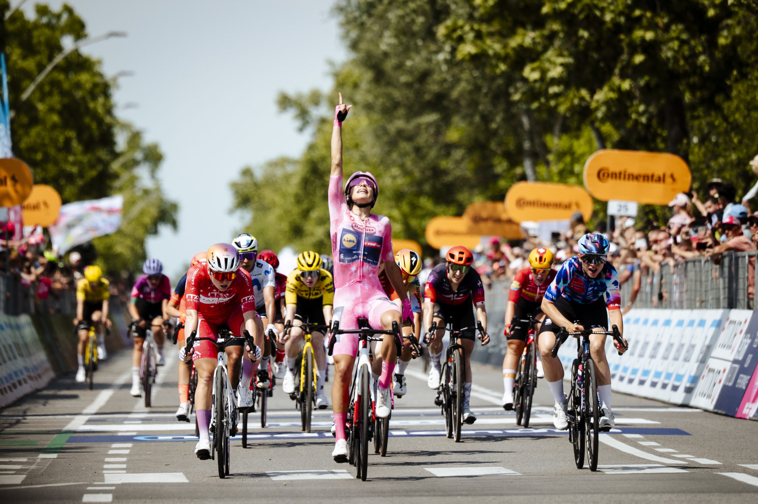 A perfect day: Elisa Balsamo wins in the pink jersey at the Giro d